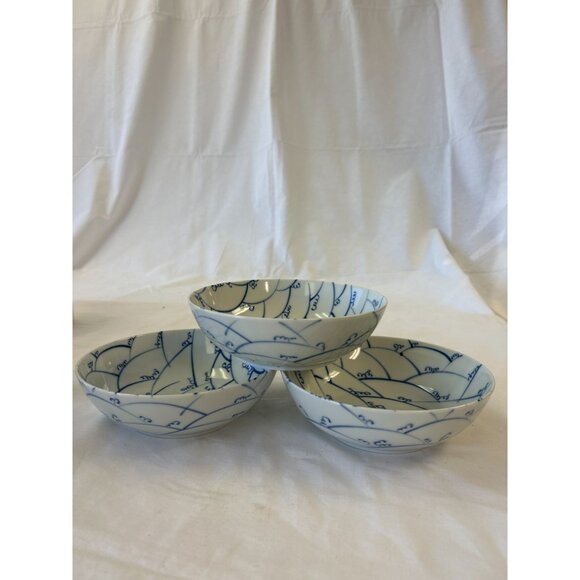 Set Of 3 Blue & White Porcelain Bowls With Hand-Painted Design - Picture 1 of 2